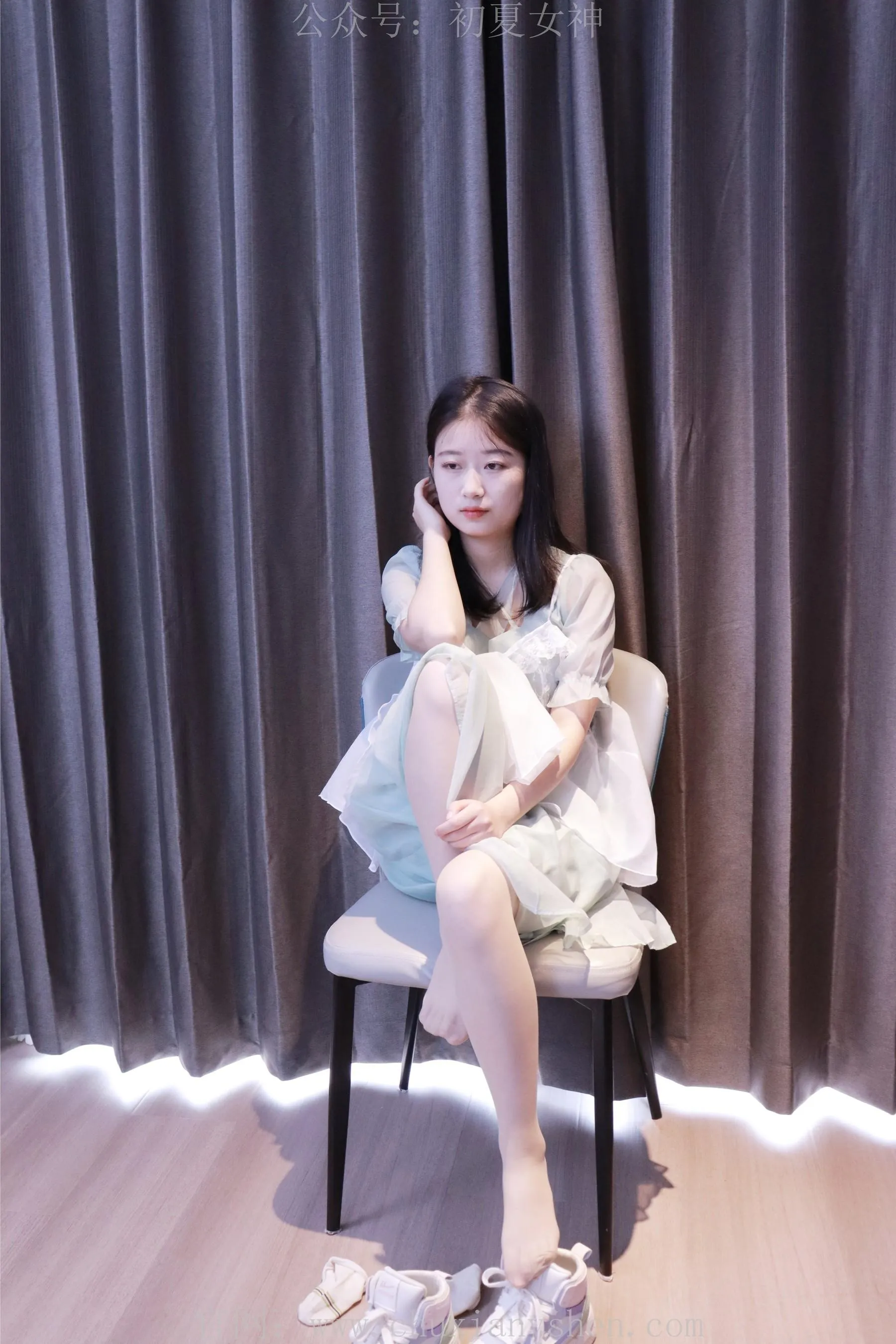 初夏女神 NO.009 念念 绿野仙踪M码连衣裙搭回力球鞋 [120P]插图7